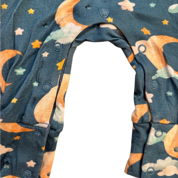 ⭐️ Posh Peanut Bamboo Moon and Stars Baby Footless Henley Romper 6-9 Months 🌝 - Picture 2 of 6